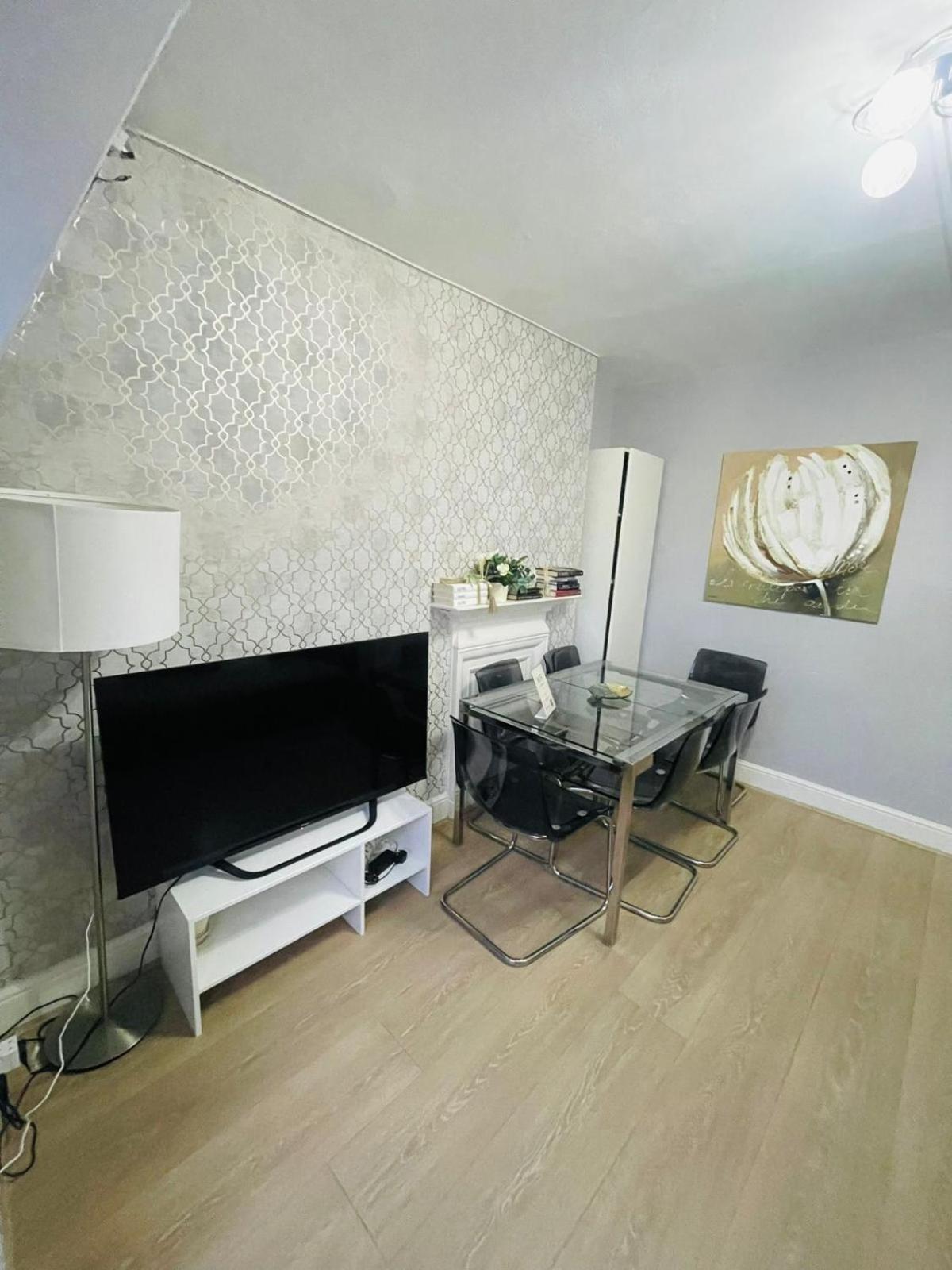 Apartments In The Heart Of High Street Kensington London Room photo