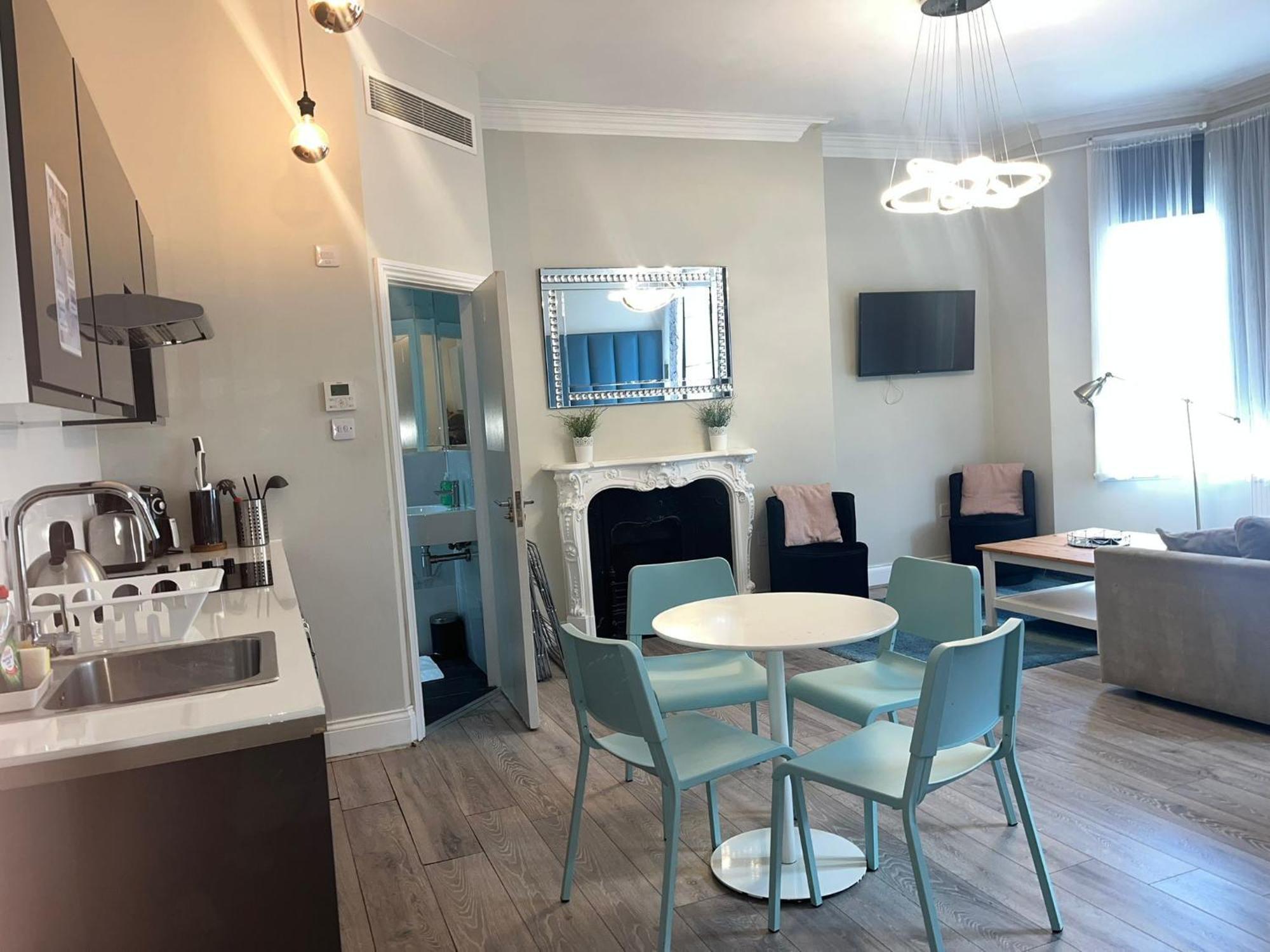 Apartments In The Heart Of High Street Kensington London Room photo